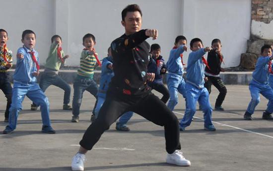 儿童散学归来早忙趁东风,初学降龙十八掌亢龙有悔