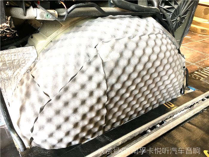 奔驰唯雅诺商务车座椅改装,奔驰移动总裁办公室