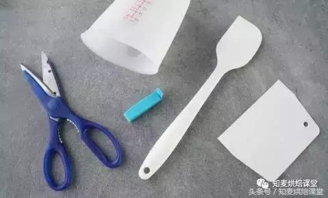 怎么装裱花带和连接器,如何安装裱花嘴英文