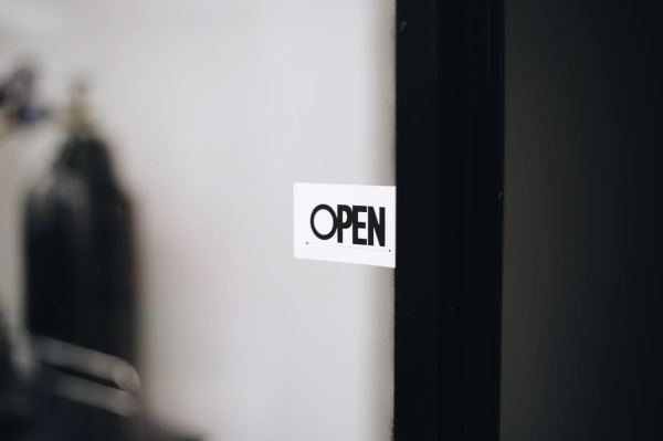 他将厦门的民宅改造成烘焙馆，每周邀请100位陌生人喝精品咖啡