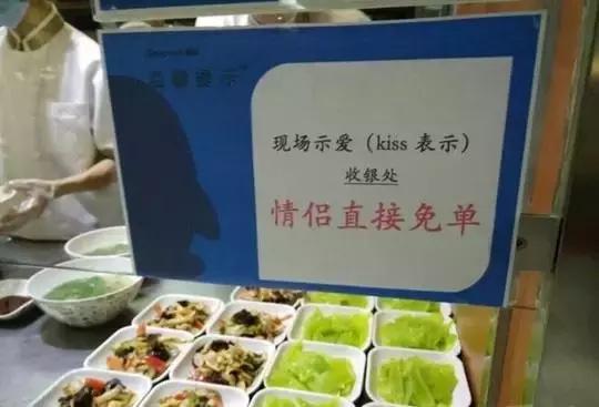 大爷打牌顶石头,大爷扛砖打牌原视频国外