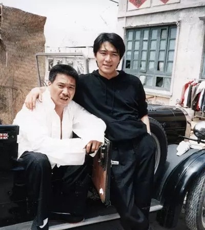 带你们看星爷年轻到老的照片,星爷年轻时图片