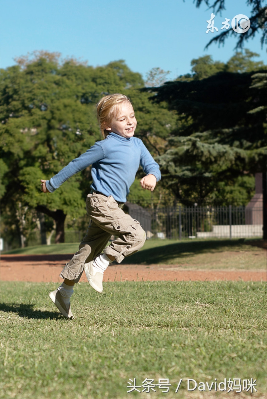 孩子摔了母亲该怎么做,小孩摔到头后痛怎么办