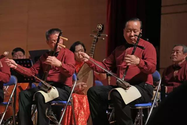 他在聊城这个不足十平米的小店里,坚守自己梦想京剧梦想