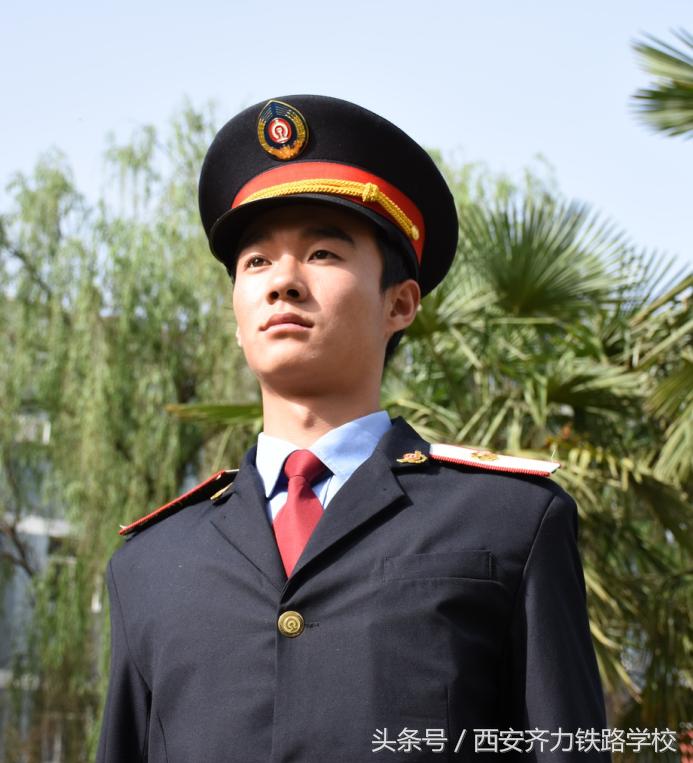 为什么青年人抢着上夜校,为啥都要抢着上火车