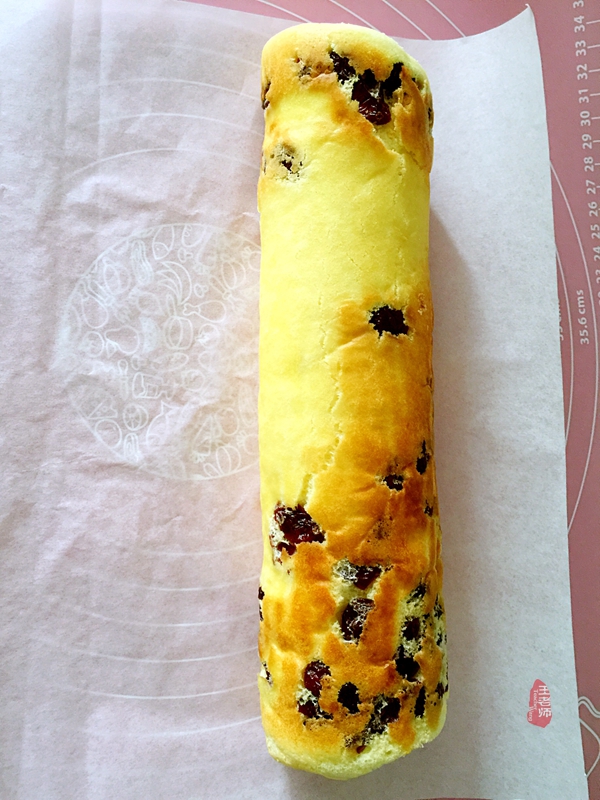 首次学做的蛋卷,特为孙女送上的儿童节礼物—曼越莓干蛋糕卷