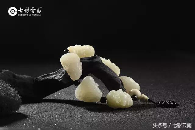 男人戴手串好还是戴手镯好,女人戴手镯好看还是戴手串好看