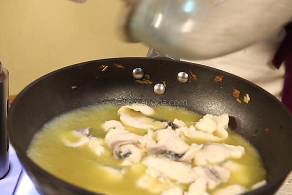 鱼肉怎么做不腥不老口感滑嫩？记住6个诀窍，放心吃！