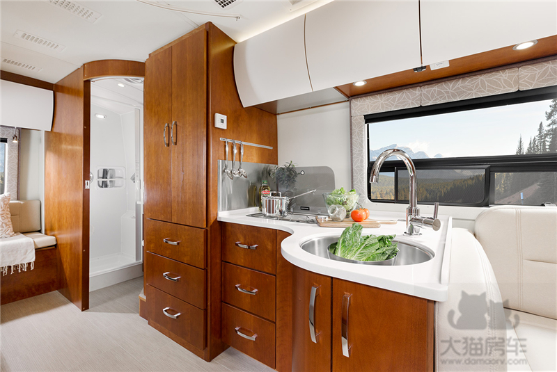 奔驰房车斯宾特豪华大空间,奔驰豪华房车零下50度旅行