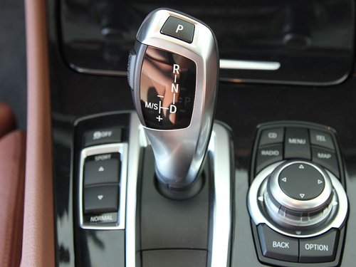 电子档行驶中挂入p挡一次会坏吗,电子挡行驶中突然挂入p会怎样