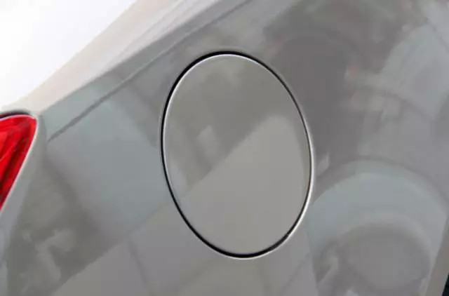 加油时油箱盖打不开怎么回事,加油油箱打不开