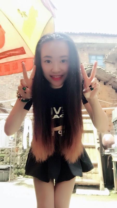 还好里面有个小裤裤，不然还是有点短