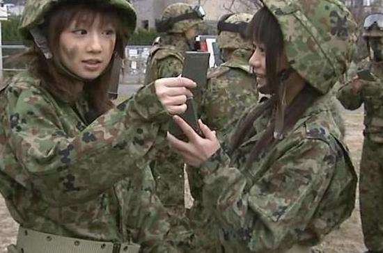日本女兵为什么都背一个包,日本女兵有背包吗