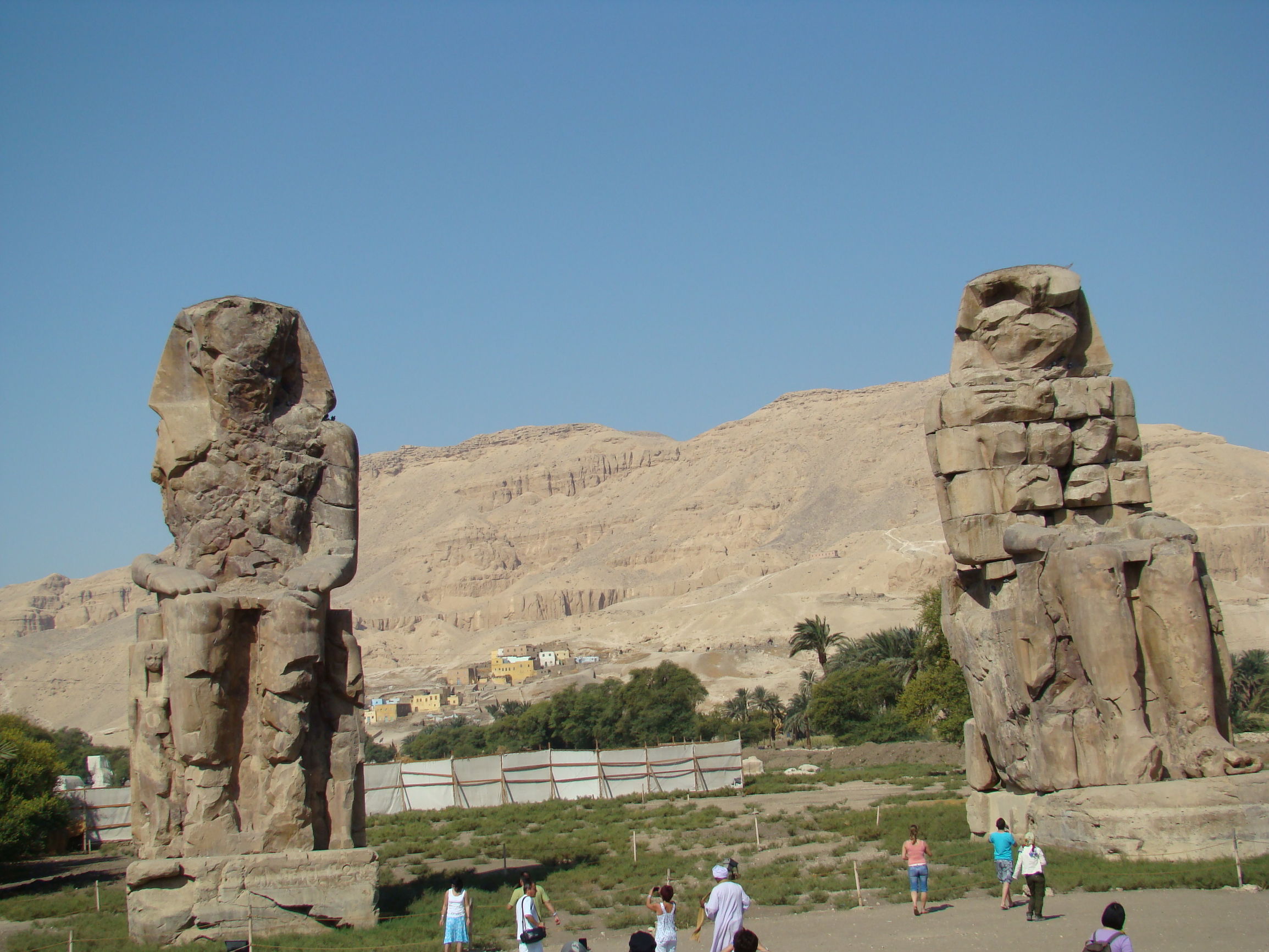 埃及三大著名的金字塔,埃及金字塔探秘纪录片