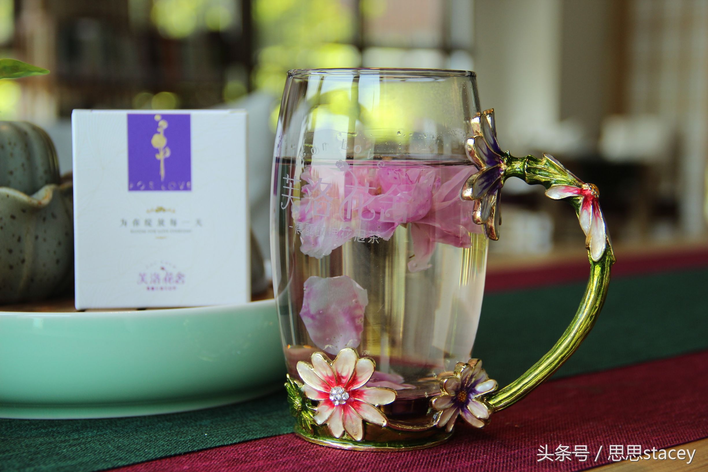 墨红玫瑰花茶搭配喝法,玫瑰花茶的搭配方法及冲泡方法