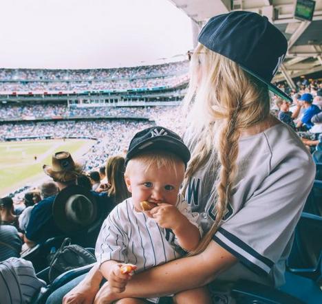 夏天适合戴的高顶棒球帽,夏季的棒球帽怎么搭出活力的感觉