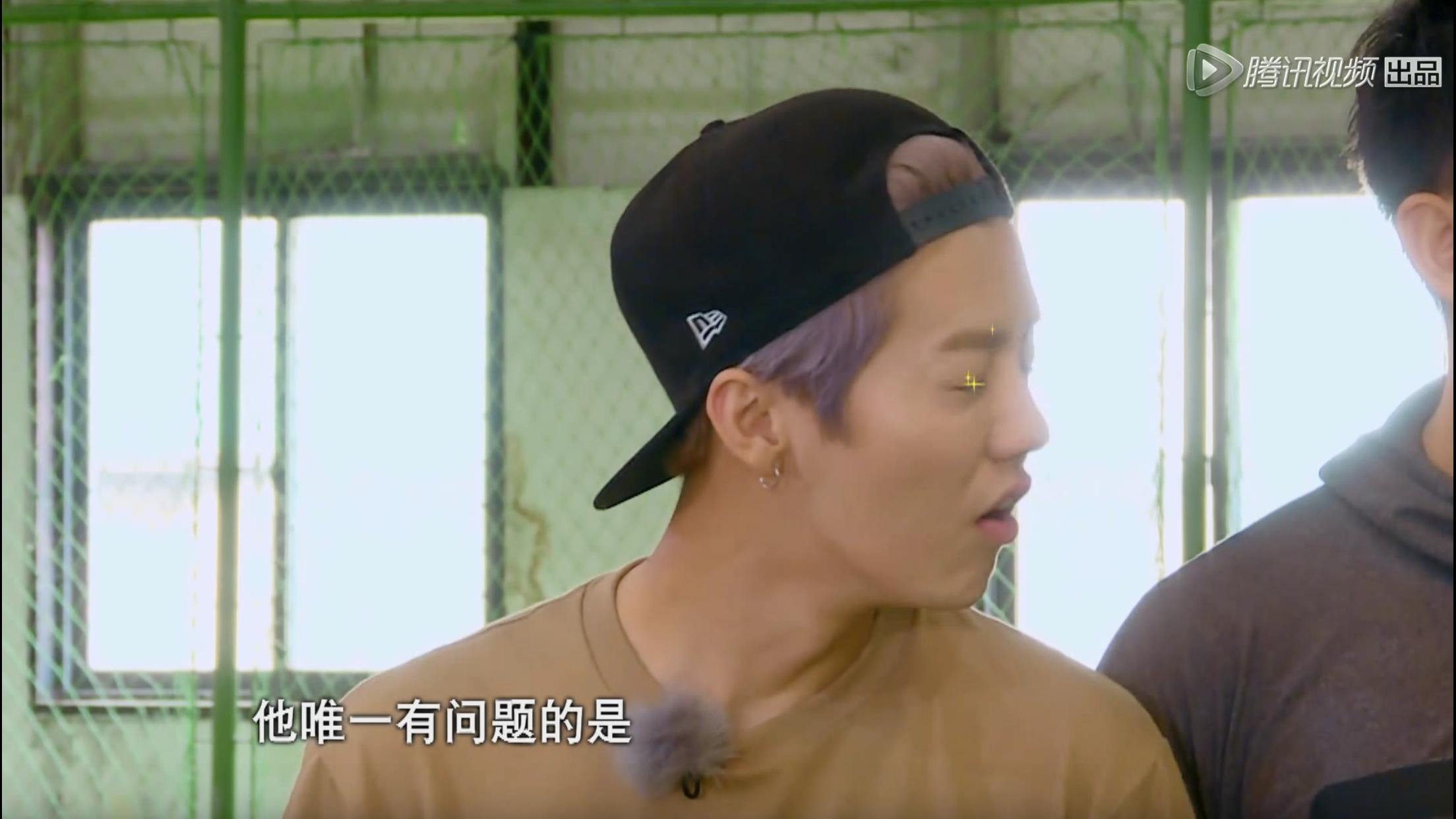 应采儿鹿晗名场面,鹿晗和应采儿比胳膊