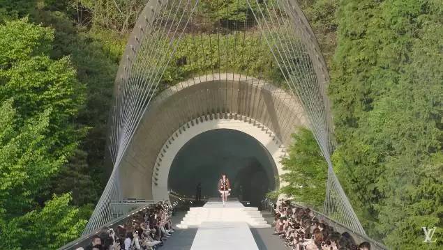 让世界知道你最In！时装精必去高定旅行之地