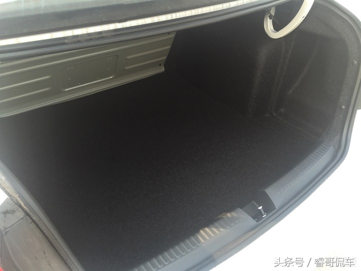 小伙买十万元二手车,小伙几千块钱买二手车