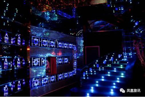 这座欧洲小城有个奇特壁画,这座中国魔幻建筑又把老外惊呆了