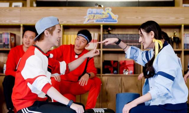 鹿晗迪丽热巴陆地夫妇甜美剪辑,鹿晗热巴对视的插曲