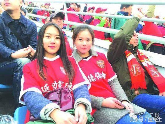 球迷现场放烟花,球迷放鞭炮