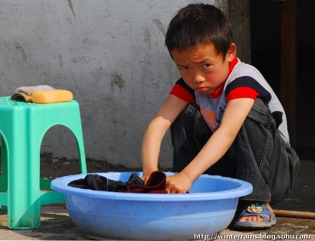 15岁孩子自卑胆小怎么办,总是自卑不自信还胆小懦弱怎么办