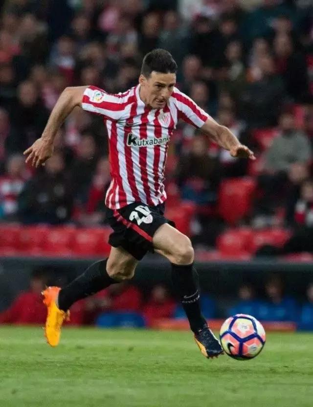 他们穿着什么英文翻译,他们穿着什么用英文怎么说