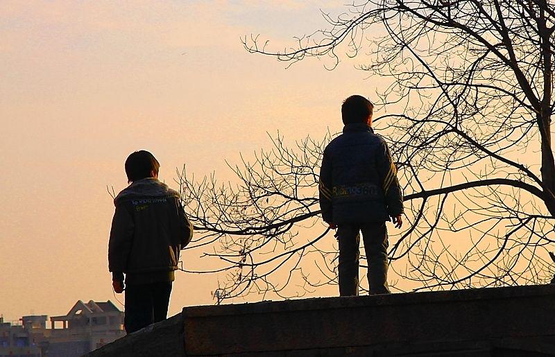 15岁孩子自卑胆小怎么办,总是自卑不自信还胆小懦弱怎么办