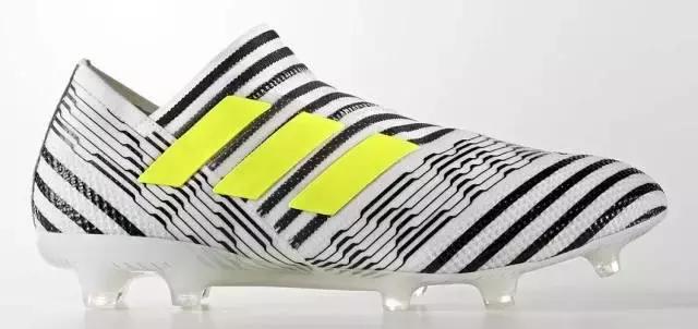 他们穿着什么英文翻译,他们穿着什么用英文怎么说