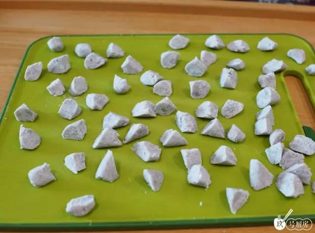 龟苓膏甜品教程,自己做的龟苓膏芋圆甜品很成功