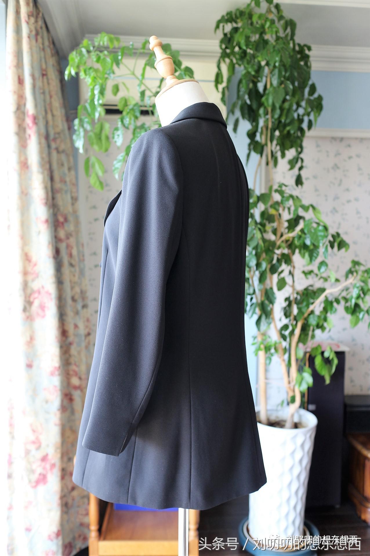 如何把严肃的正装西服穿出不羁感-一日一Look之黑白配二