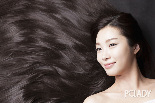 夏天头发总是湿的怎么回事,为什么头发黏黏腻腻的