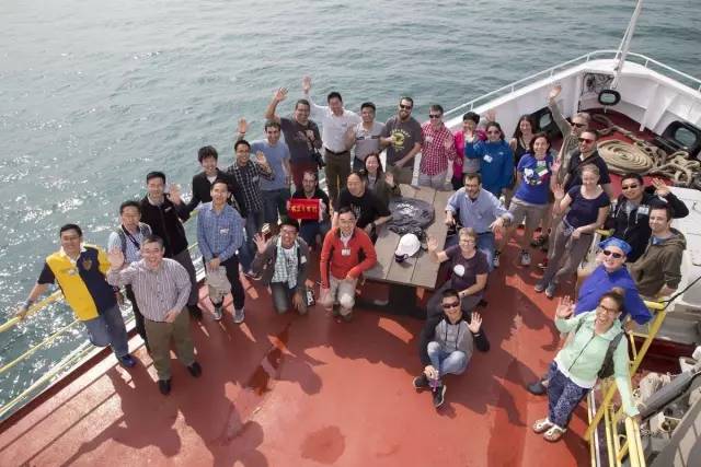 古生物学家发现化石,古生物学家探索古墓