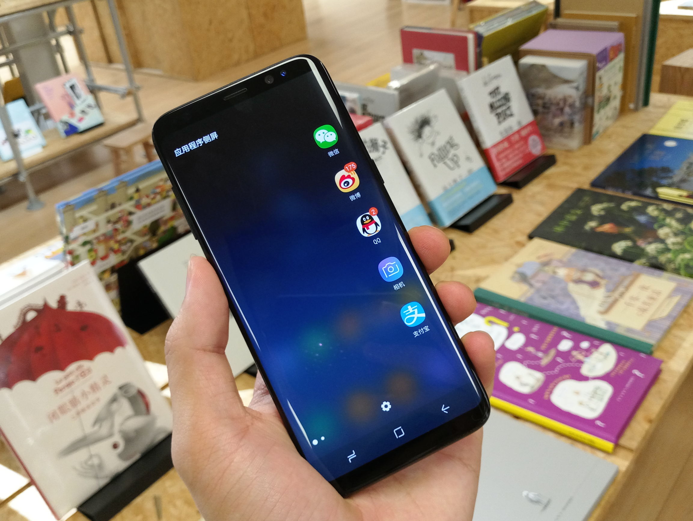 三星galaxys8和s8有什么不同,三星galaxys8什么时候发布