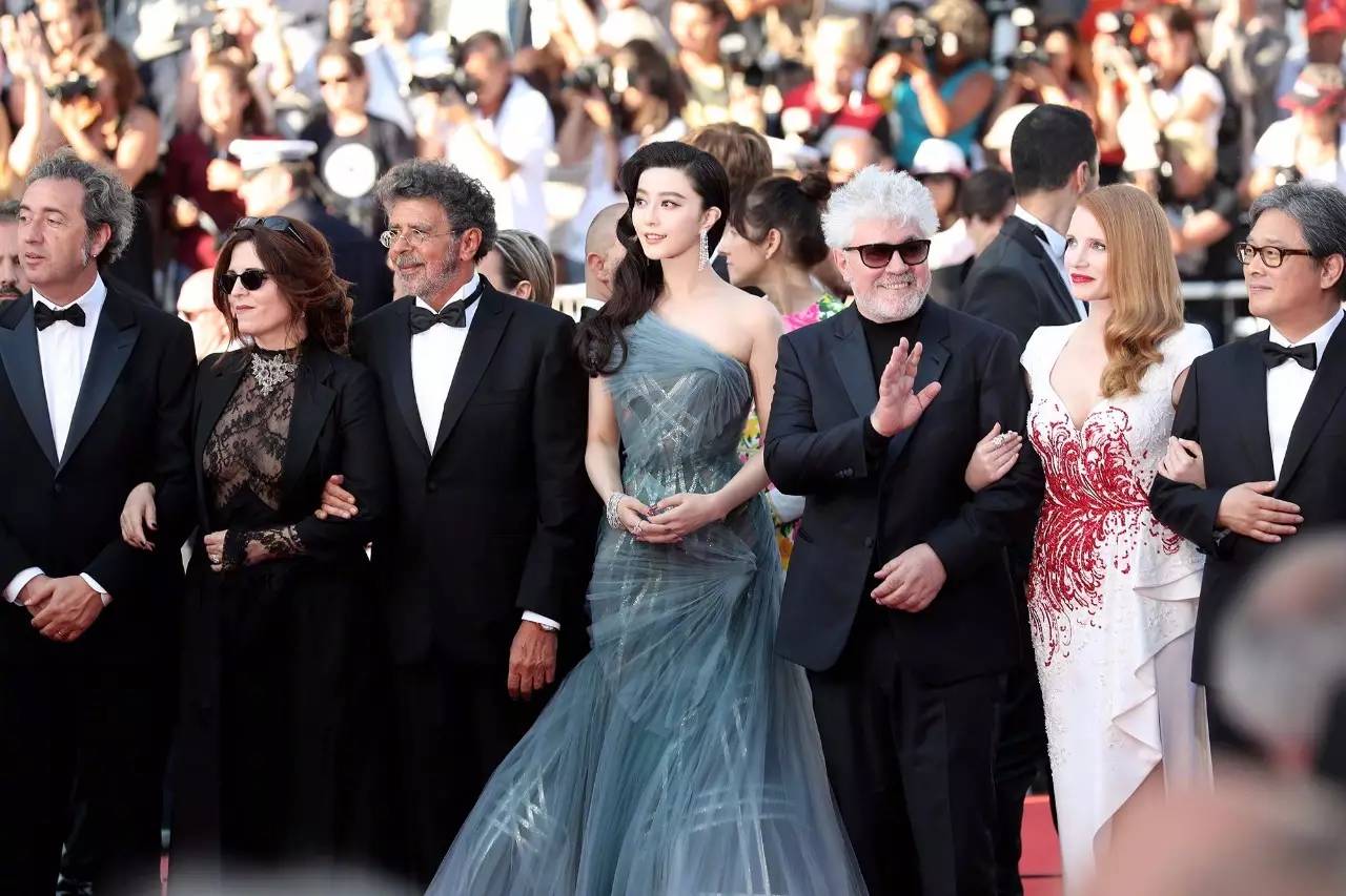 范冰冰踏上戛纳红毯的那一刻,范冰冰最浪漫的戛纳行