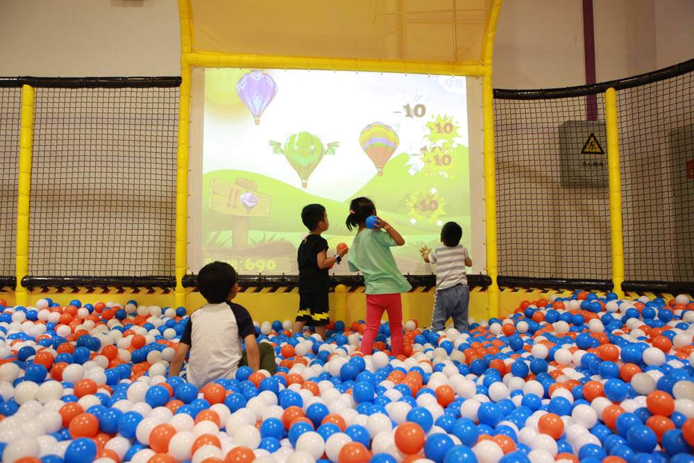 一家新开的大型游乐场,开一家一千平儿童室内游乐场