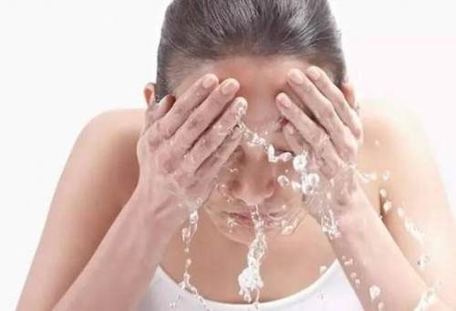 痘痘反反复复还可以护肤吗,痘痘长期下不去