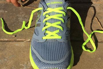 跑鞋买完注意什么,跑鞋买来很硬怎么快速解决