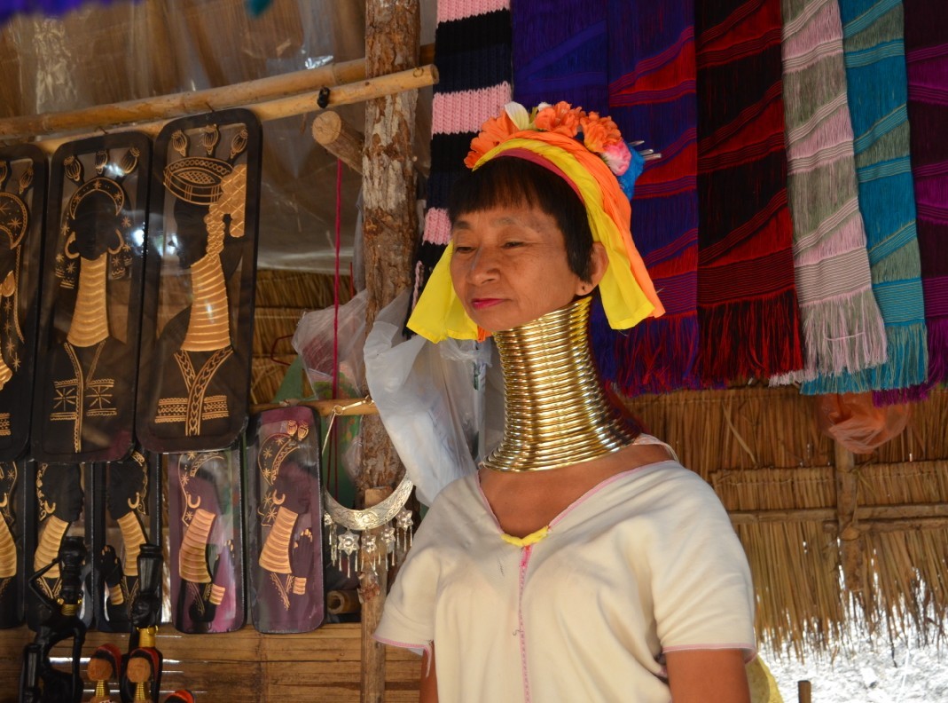 揭秘四大部落的“自残”习俗他们都是一群游荡的吉普赛