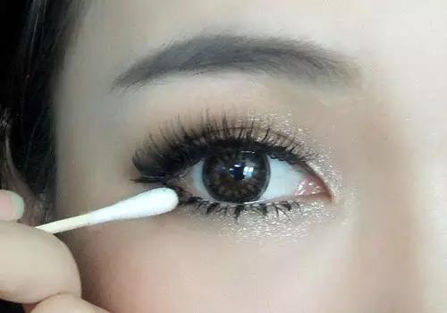 刷睫毛跟不刷差距好大呀!交给你,你不知道刷睫毛的技巧。