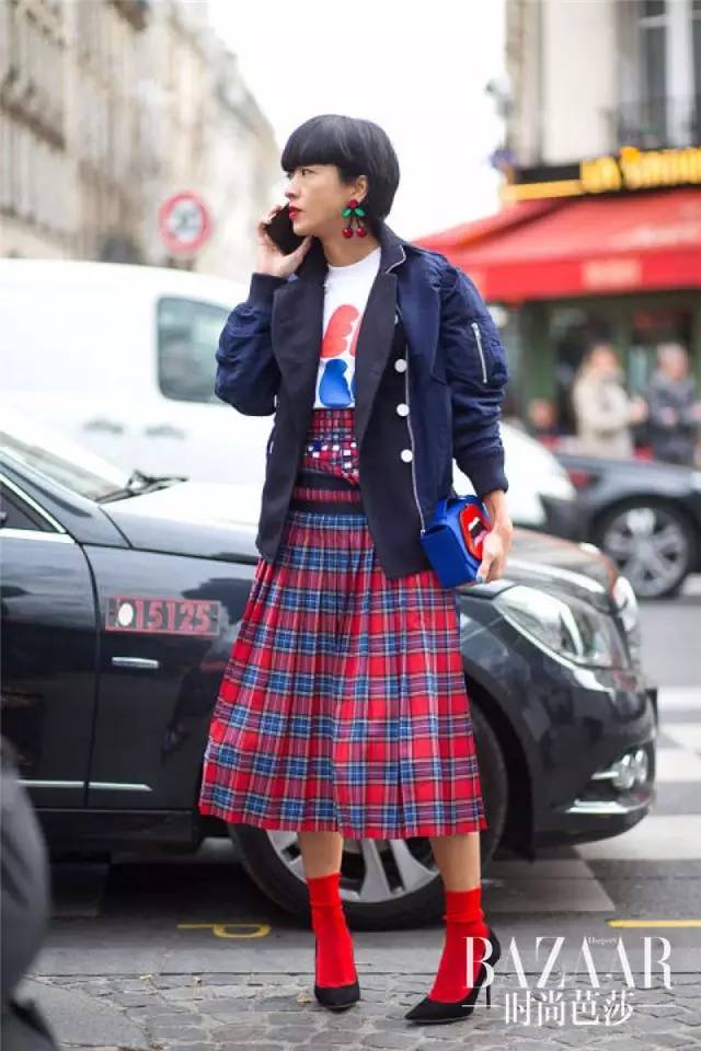 只有棒球外套配上百褶裙，才叫“我的少女时代”！