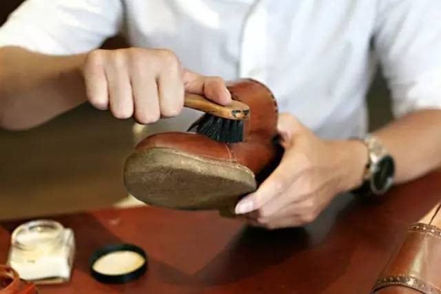 如何正确皮鞋护理清洁保养两不误,皮鞋怎么进行日常保养护理