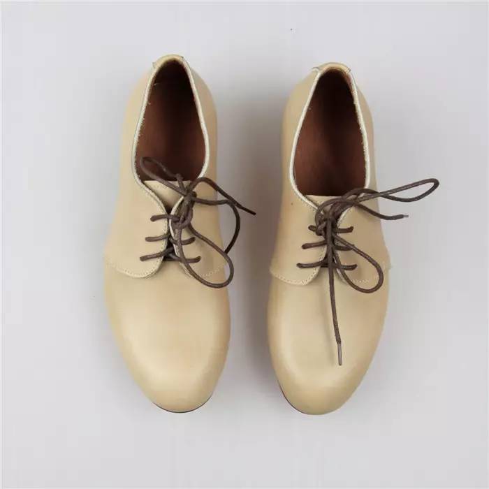 鞋柜必备这4双小白鞋百搭又时髦,鞋柜必备百搭又白菜的鞋