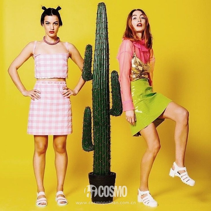 适合日常穿搭的拖鞋,当下流行塑料拖鞋穿搭