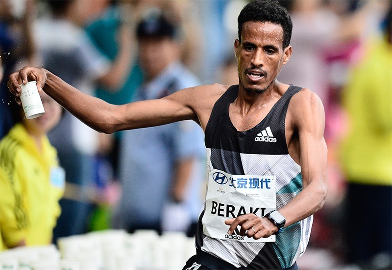 跑后脚背痛原因何在,后背跑步痛是什么原因