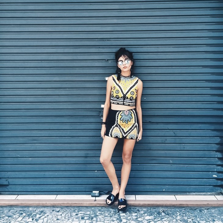 适合日常穿搭的拖鞋,当下流行塑料拖鞋穿搭