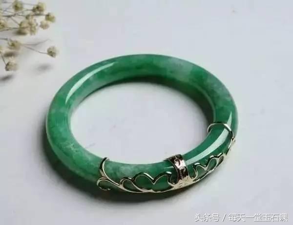 玉镯摔碎后还会升值吗,玉镯碎了别人修复值钱