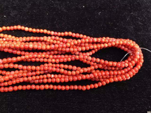 南红手串多年后有变化,南红手串跌价严重吗