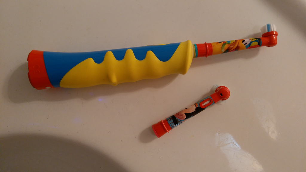 小孩牙齿蛀牙补牙好不好,幼儿牙齿蛀牙是否需要补